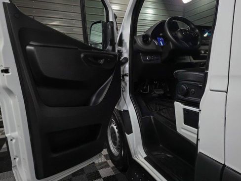 Used 2023 Mercedes-Benz Sprinter 2500 image 28