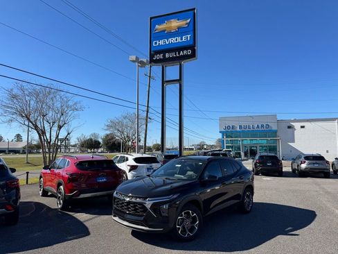 New 2026 Chevrolet Trax LT w/ Driver Confidence Package image 1