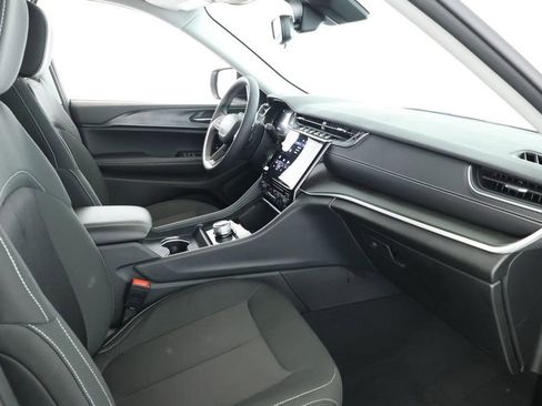 Used 2023 Jeep Grand Cherokee Laredo image 21