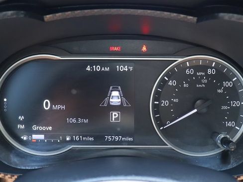 Used 2021 Nissan Versa SV FWD image 41