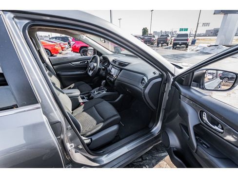 Used 2019 Nissan Rogue SV image 21