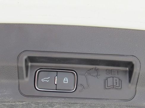 Used 2023 Ford Explorer XLT w/ Equipment Group 202A RWD image 6