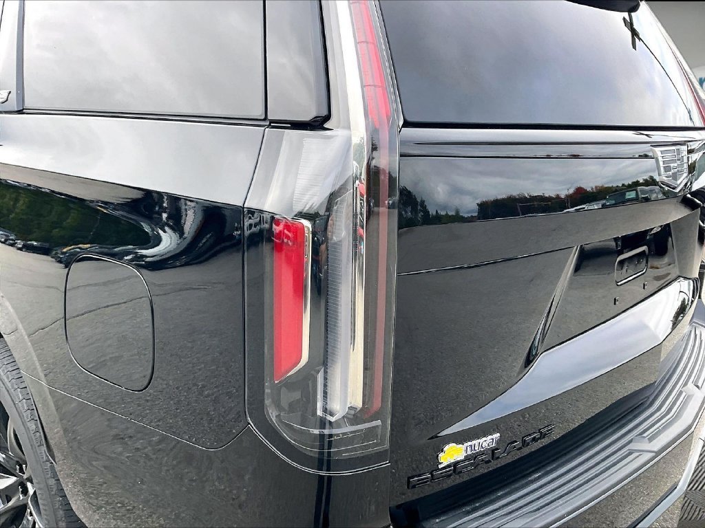 Used 2024 Cadillac Escalade Sport w/ LPO, ONYX Package AWD/4WD image 33