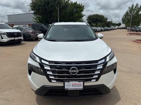 Certified 2025 Nissan Rogue SV FWD image 8