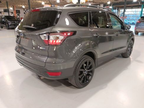 Used 2018 Ford Escape SE w/ SE Sport Appearance Package image 6