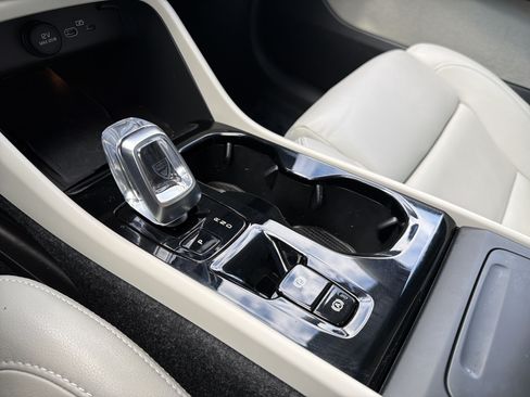 Certified 2025 Volvo XC40 B5 Plus AWD/4WD image 26