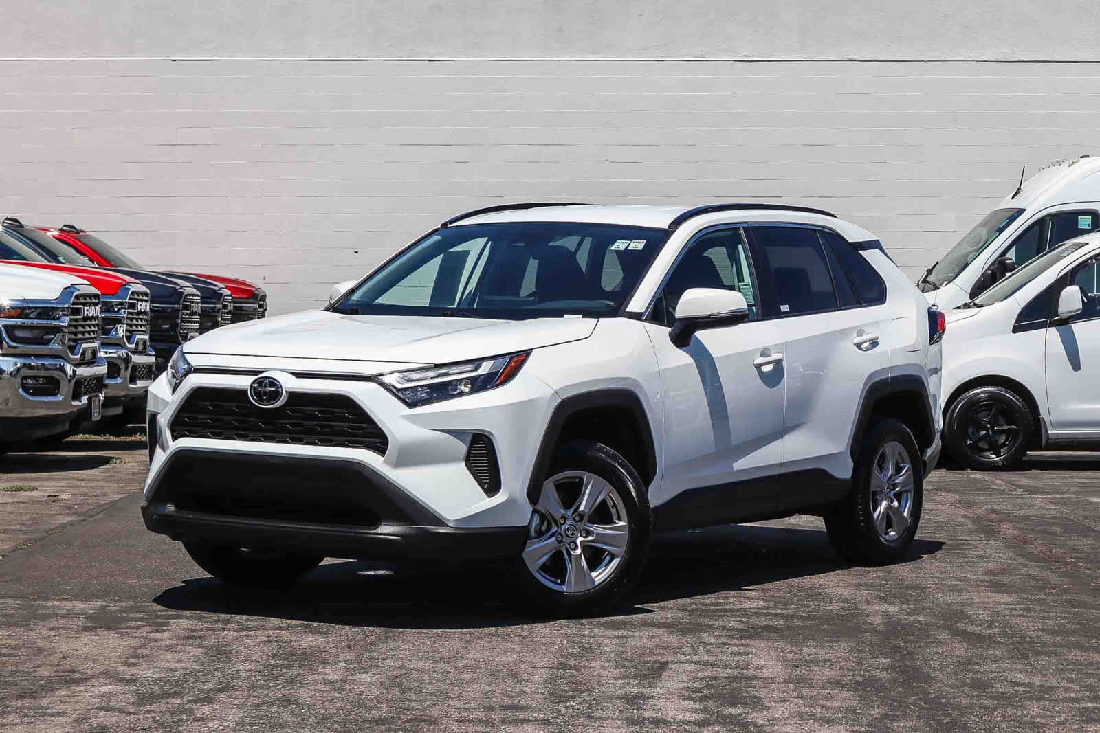 Used 2025 Toyota RAV4 XLE FWD image 1