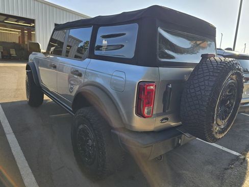 Used 2022 Ford Bronco Black Diamond image 3