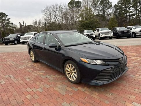 Used 2020 Toyota Camry LE image 19