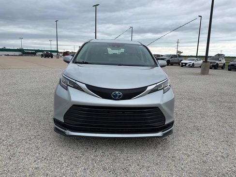 Used 2022 Toyota Sienna LE AWD/4WD image 8