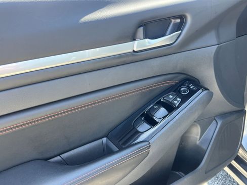Used 2023 Nissan Altima 2.5 SR FWD image 23