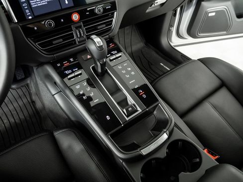 New 2026 Porsche Macan AWD/4WD image 18