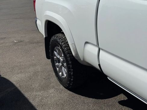Used 2017 Toyota Tacoma SR5 w/ Tow Package AWD/4WD image 11