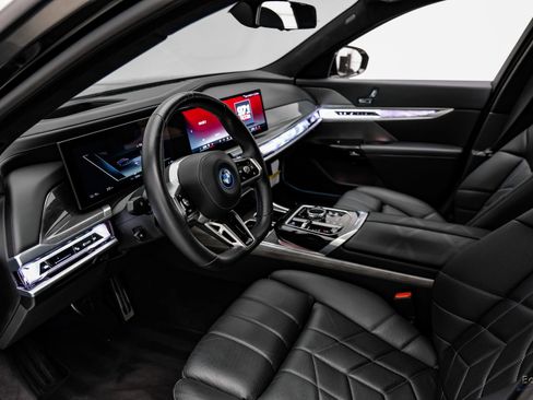 Used 2025 BMW i7 xDrive60 w/ Executive Package AWD/4WD image 3