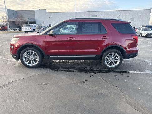 Used 2018 Ford Explorer XLT w/ Equipment Group 202A image 5
