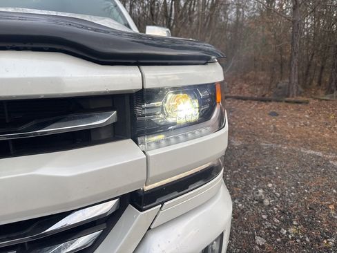 Used 2018 Chevrolet Silverado 1500 LTZ Z71 image 3