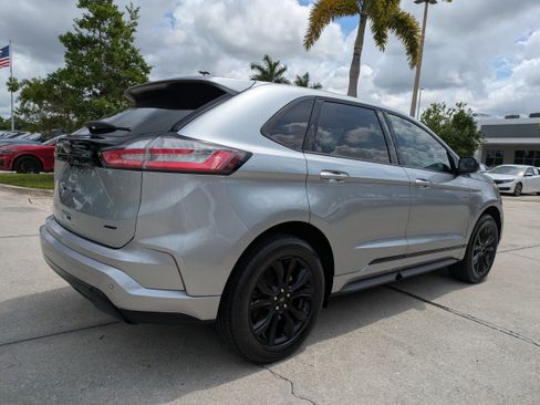 Used 2024 Ford Edge SE w/ Black Appearance Package AWD/4WD image 4
