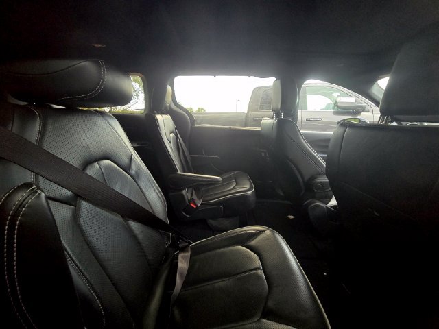 Used 2025 Chrysler Pacifica Limited FWD image 13