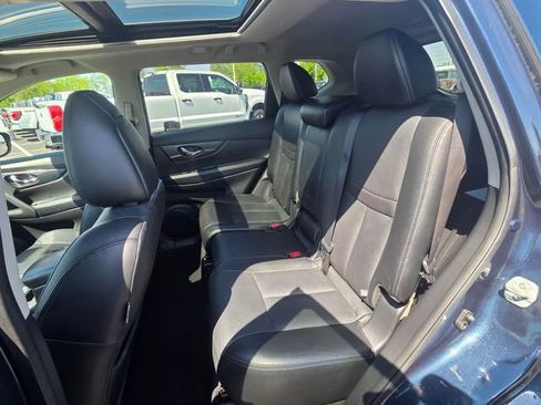 Used 2016 Nissan Rogue SL w/ SL Premium Package FWD image 16