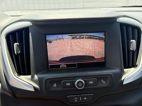 Used 2024 GMC Terrain SLE image 31