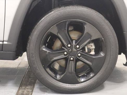 Certified 2019 Jeep Compass Latitude AWD/4WD image 28