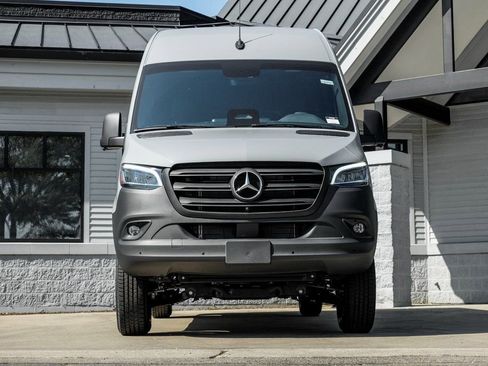 Used 2025 Mercedes-Benz Sprinter 2500 image 5