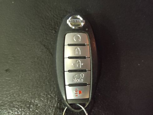 Used 2020 Nissan Pathfinder Platinum FWD image 32