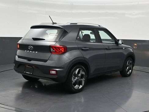 Used 2024 Hyundai Venue SEL FWD image 5