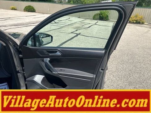 Used 2018 Volkswagen Tiguan SEL AWD/4WD image 42