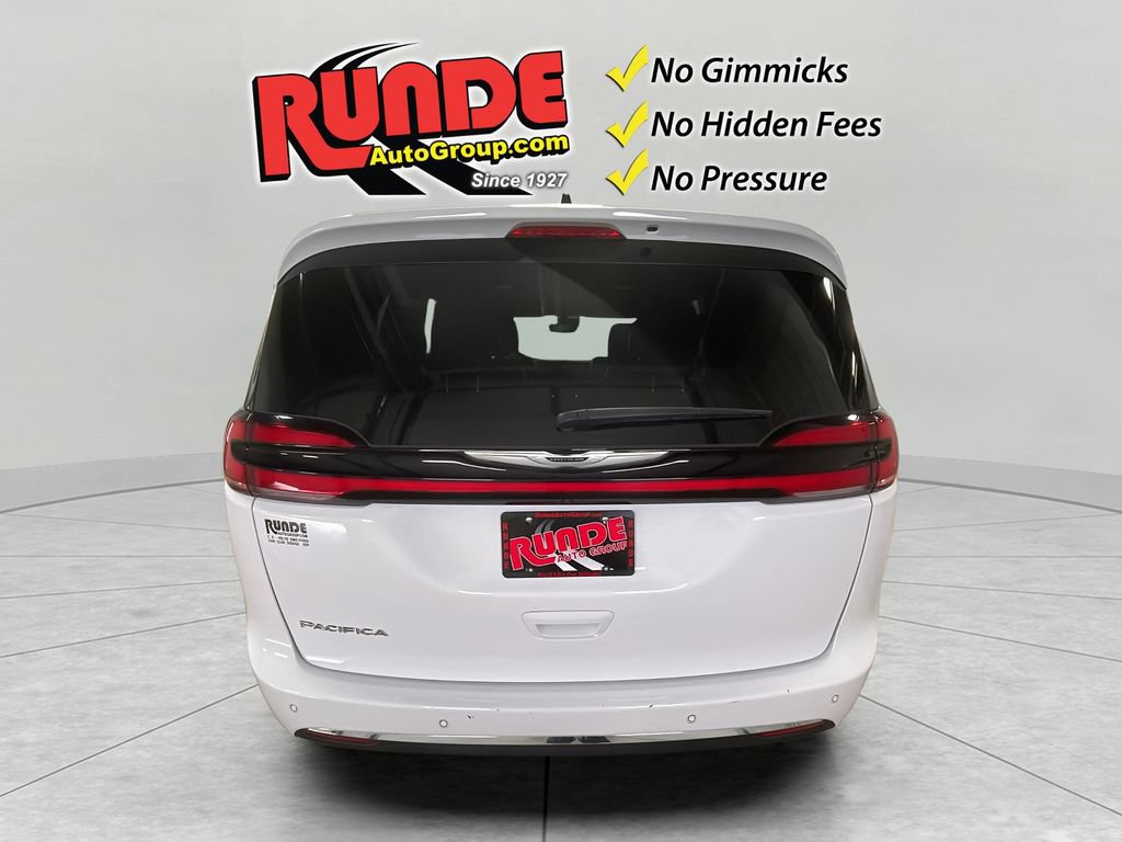 Used 2025 Chrysler Pacifica Select FWD image 5
