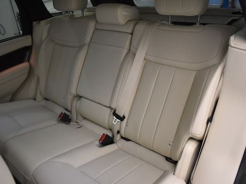 Used 2025 Land Rover Range Rover SE AWD/4WD image 7