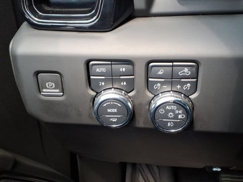 Used 2023 GMC Sierra 1500 AT4 w/ Technology Package AWD/4WD image 36