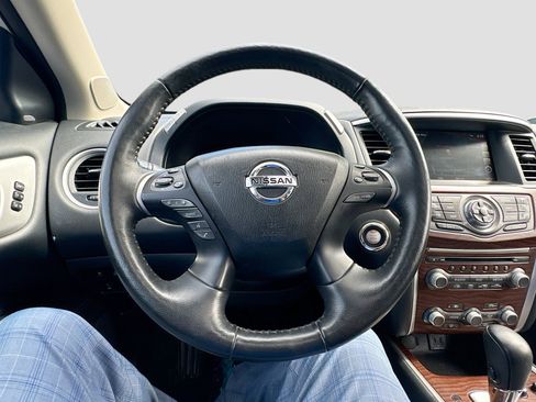 Used 2020 Nissan Pathfinder Platinum AWD/4WD image 11