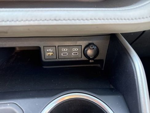 Used 2023 Toyota Highlander L FWD image 24