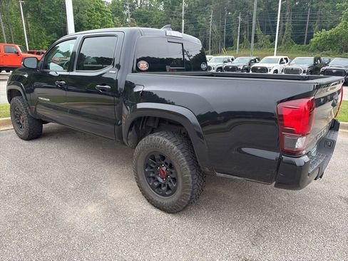 Used 2022 Toyota Tacoma SR5 w/ Technology Package RWD image 2