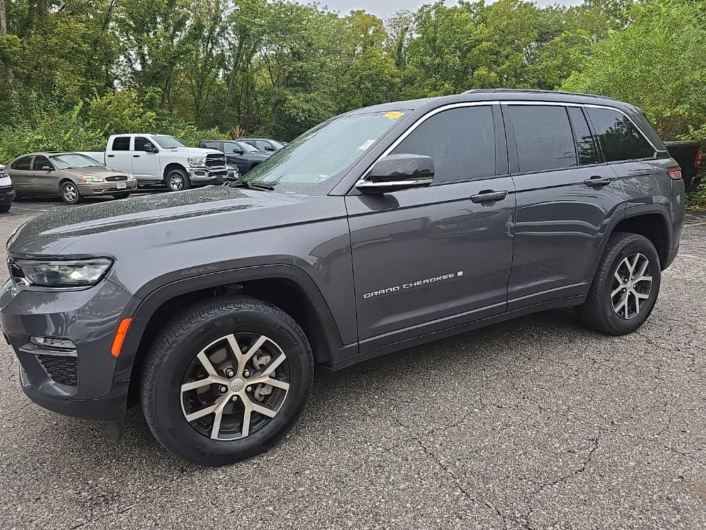 Used 2024 Jeep Grand Cherokee Limited AWD/4WD image 2