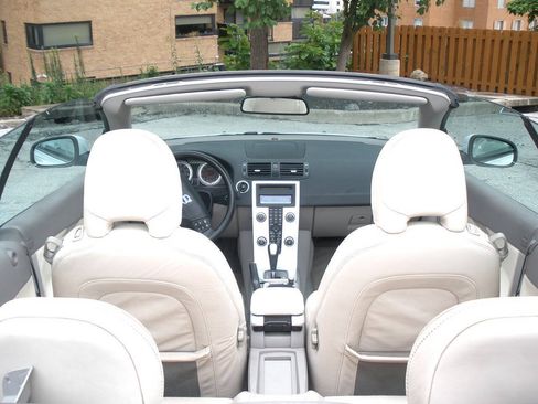 Used 2011 Volvo C70 T5 w/ Convenience Pkg FWD image 4