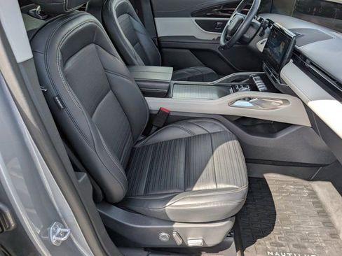 Used 2024 Lincoln Nautilus Reserve w/ Equipment Group 202A image 27