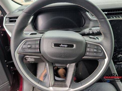Used 2023 Jeep Grand Cherokee Limited AWD/4WD image 25