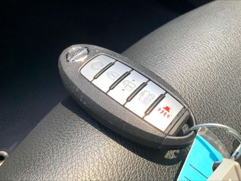 Used 2023 Nissan Sentra SR w/ SR Premium Package FWD image 15