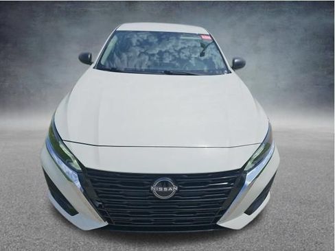 Used 2025 Nissan Altima 2.5 SV FWD image 2