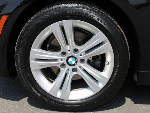 Used 2017 BMW 330i Sedan RWD image 4