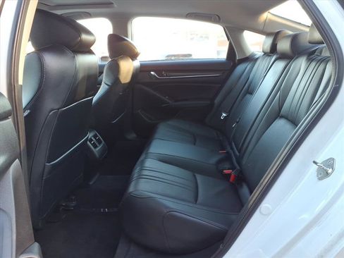 Used 2018 Honda Accord Touring image 8