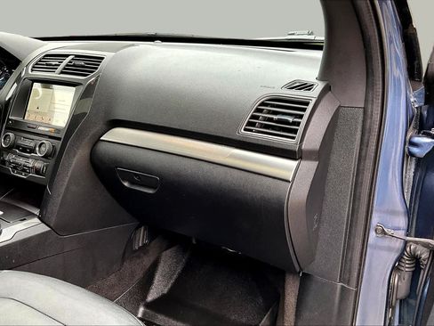 Used 2018 Ford Explorer XLT w/ Equipment Group 202A AWD/4WD image 19