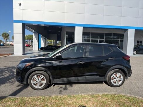 Used 2023 Nissan Kicks S image 4