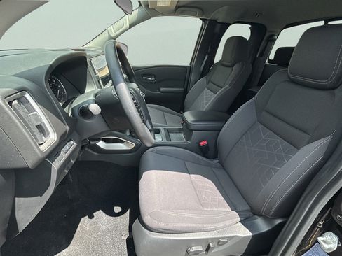 Used 2025 Nissan Frontier SV RWD image 13