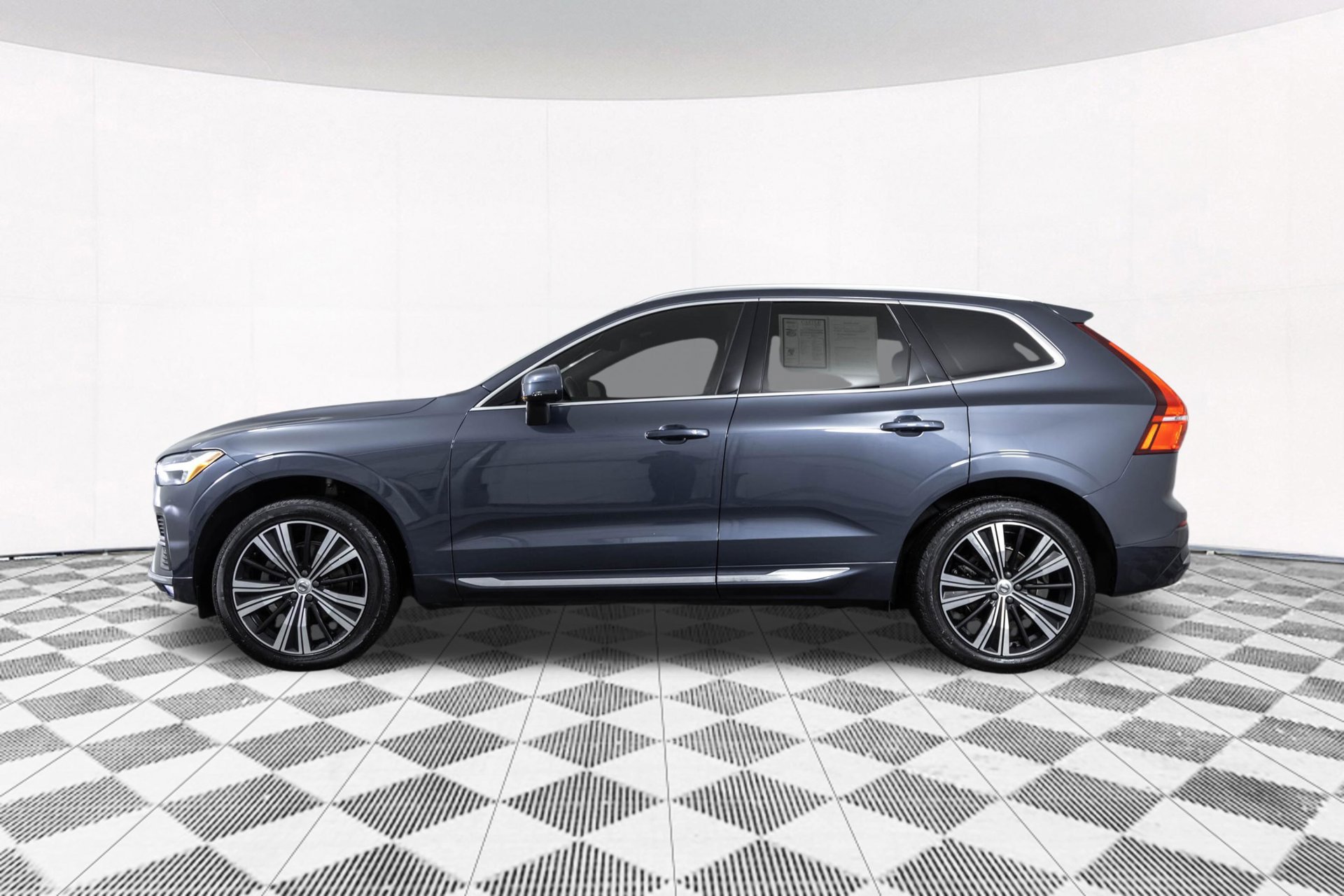 Used 2022 Volvo XC60 B5 Inscription w/ Protection Package Premier FWD image 15