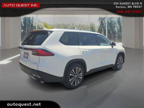 Used 2024 Toyota Grand Highlander AWD Hybrid image 5