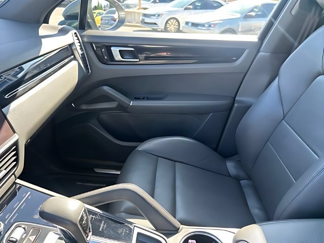 Used 2021 Porsche Cayenne AWD/4WD image 31