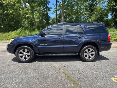Used 2006 Toyota 4Runner Limited AWD/4WD image 2